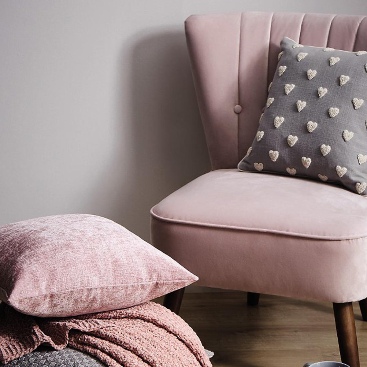 French Knot Hearts Cushion Natural – image 7