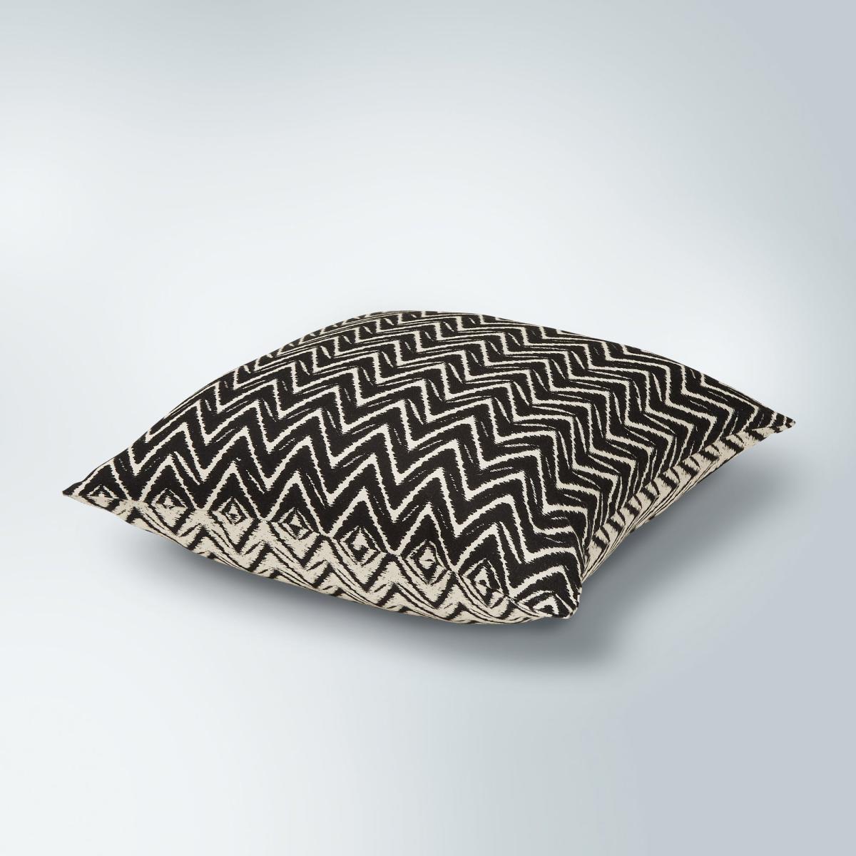 Sumba Cushion Monochrome Black and white – image 5