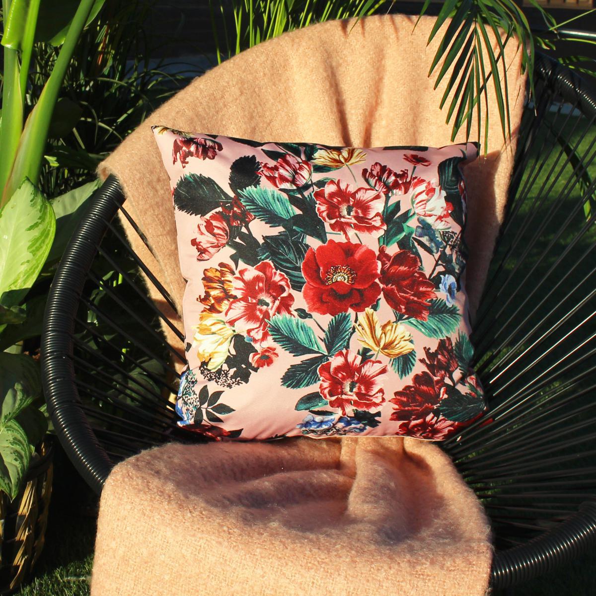 Nadya Outdoor Cushion Blush – image 1