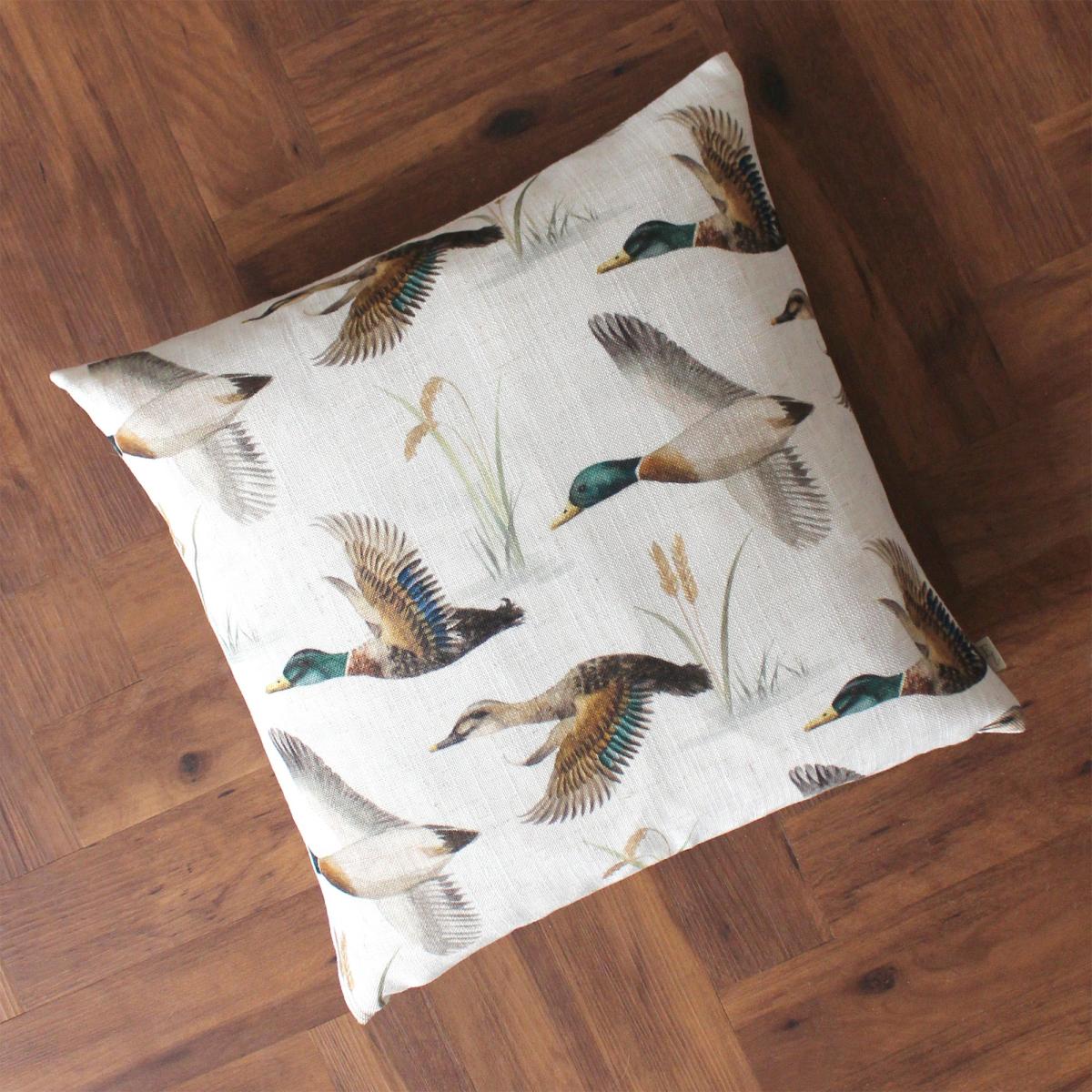 Country Duck Pond Cushion Blue/Yellow/White – image 4