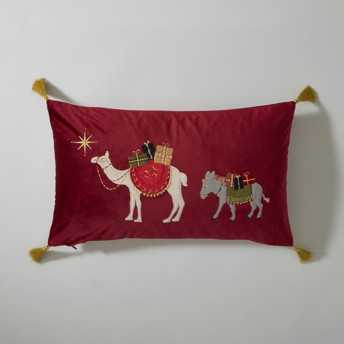 Luxe Traveller Scene Merlot Cushion Merlot – image 2