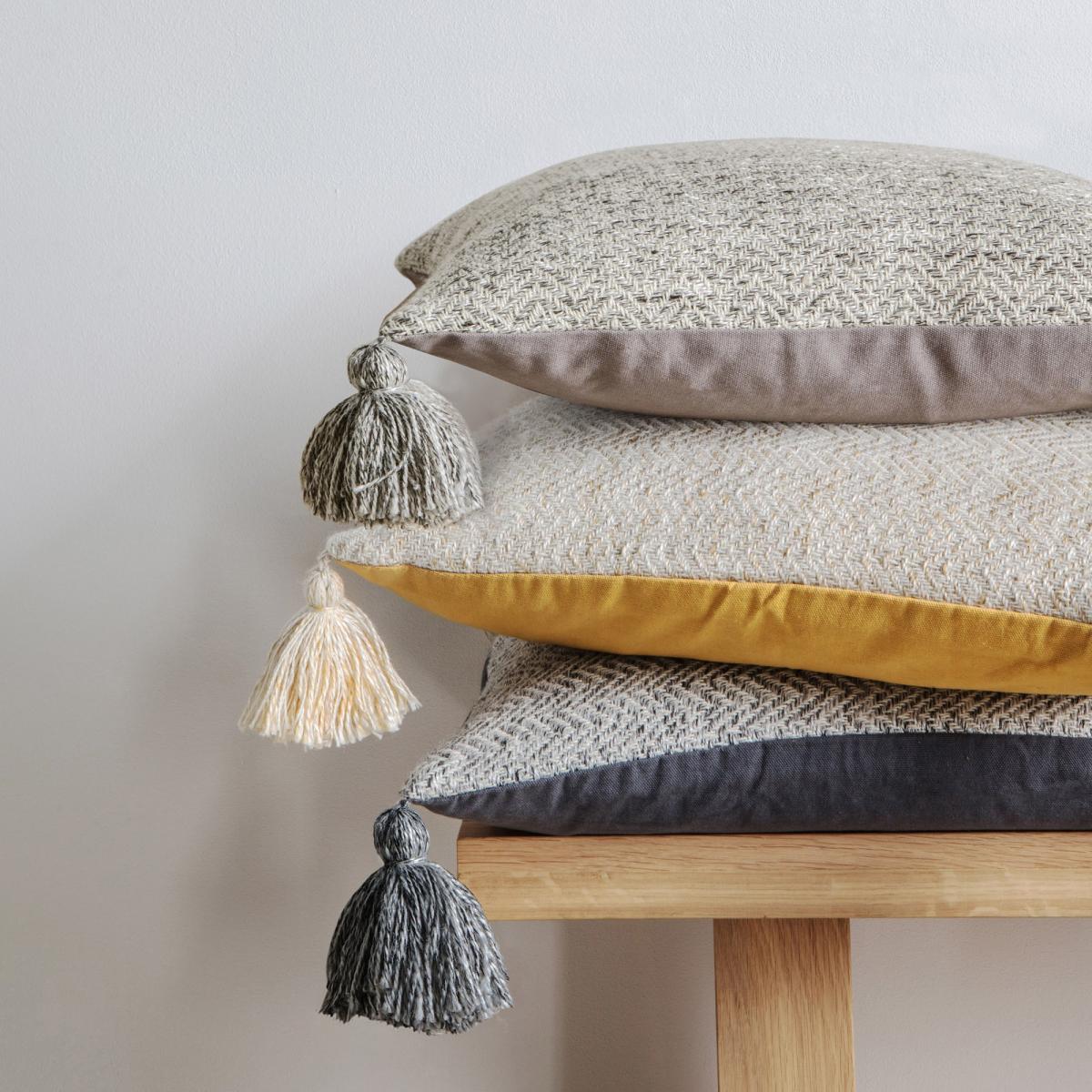 Mottled Tassel Velvet Cushion Natural – image 2