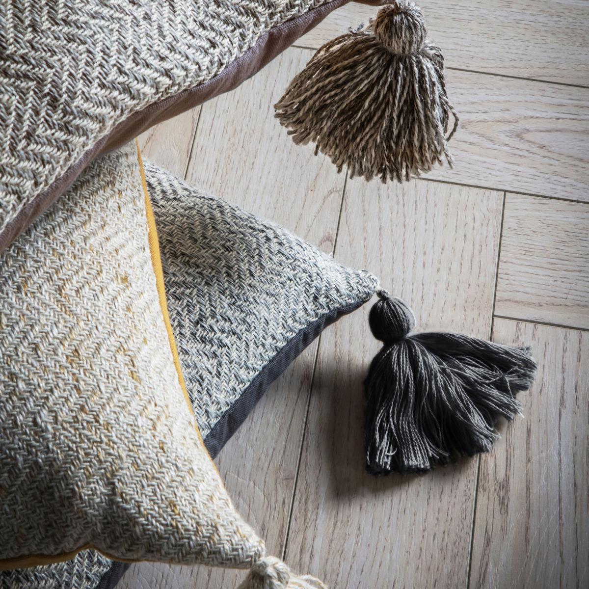 Mottled Tassel Velvet Cushion Natural – image 3
