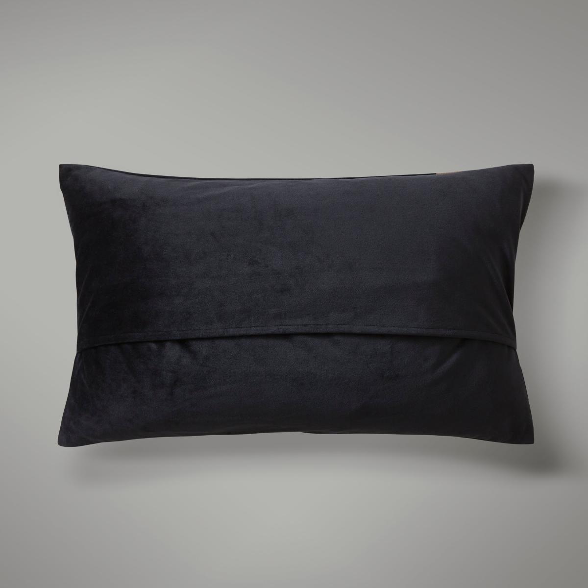 Feminine Form Cushion Black – image 3
