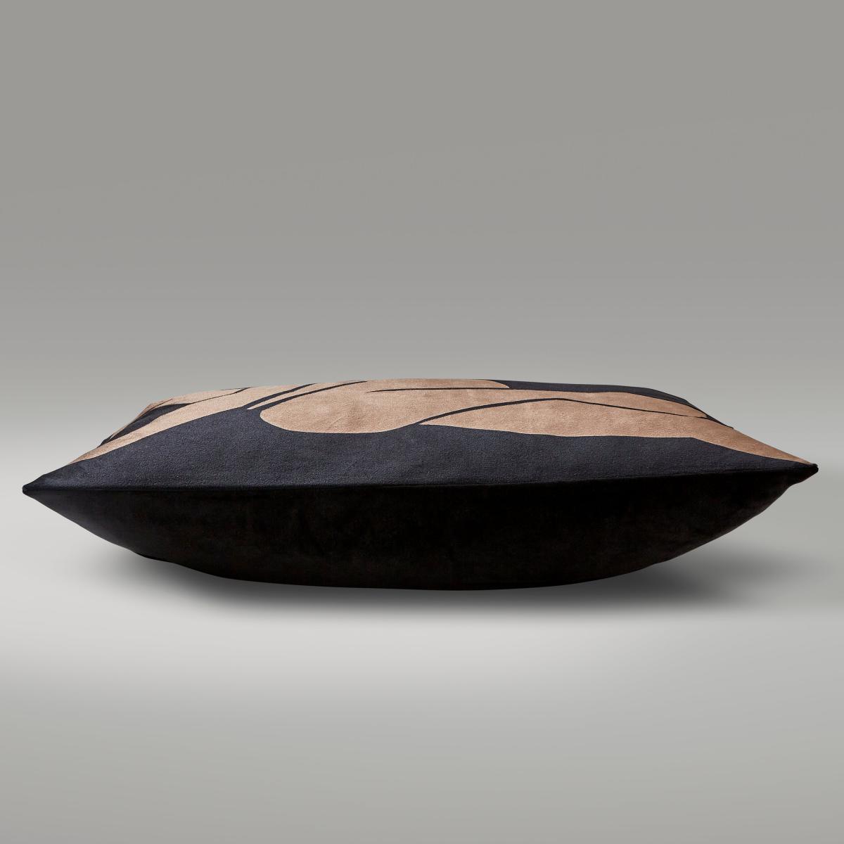 Feminine Form Cushion Black – image 4