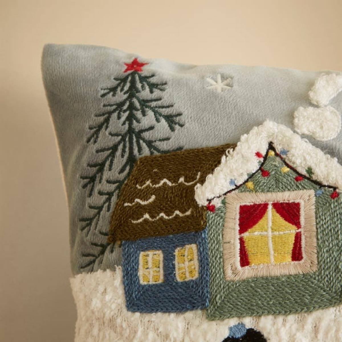 Christmas Scene Rectangle Cushion – image 3