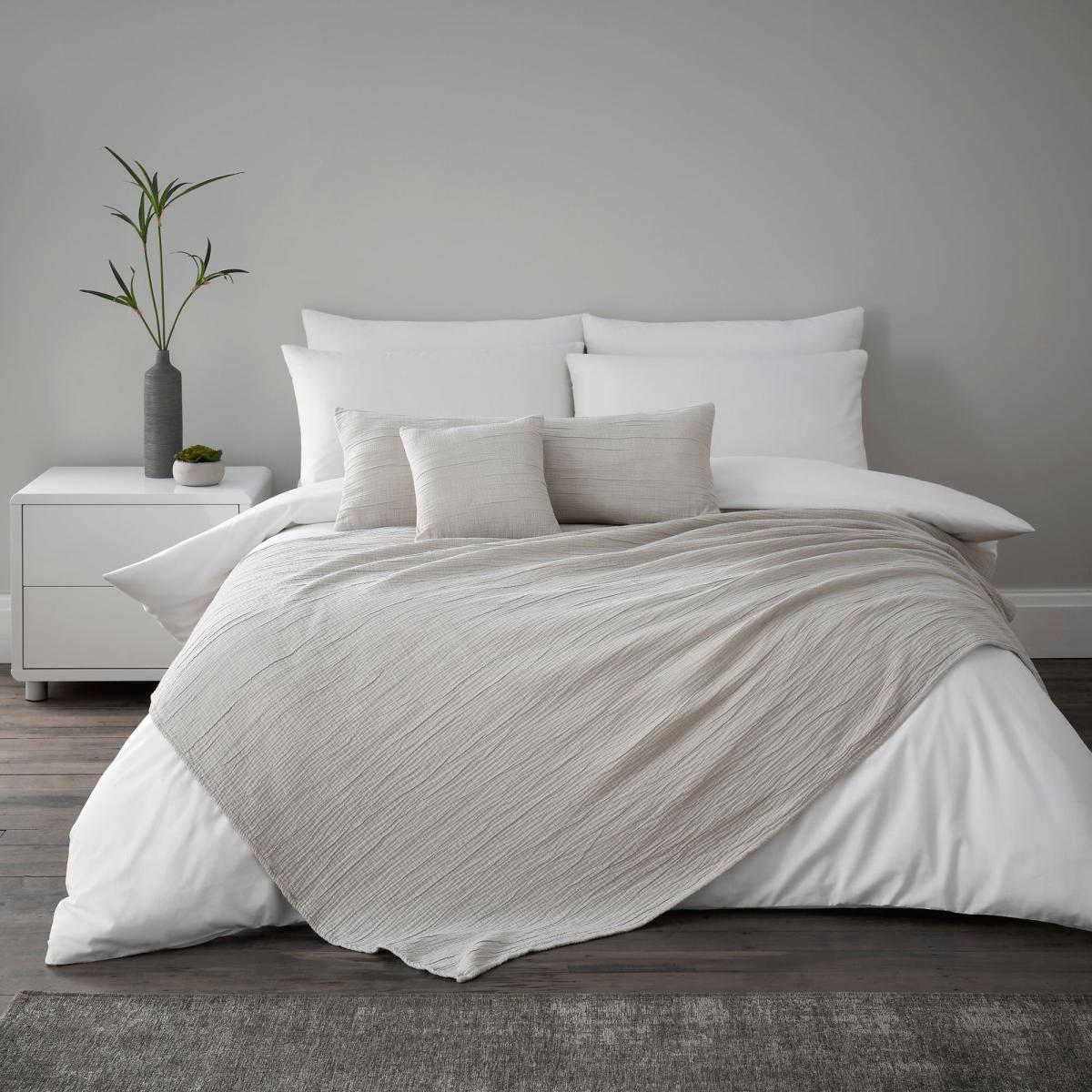 Ragen Cushion Grey – image 3