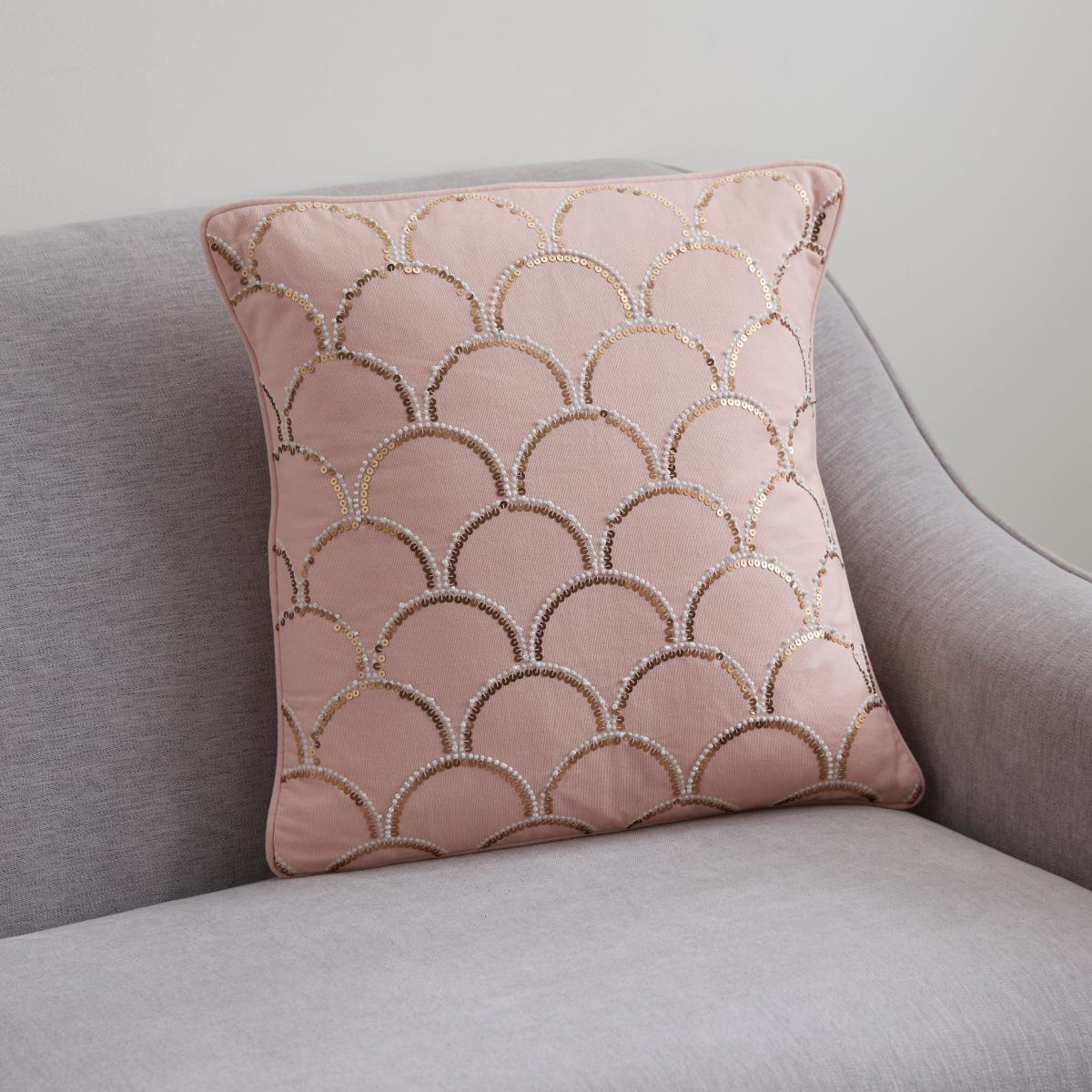 Beaded Scallop Cushion Pink – image 1