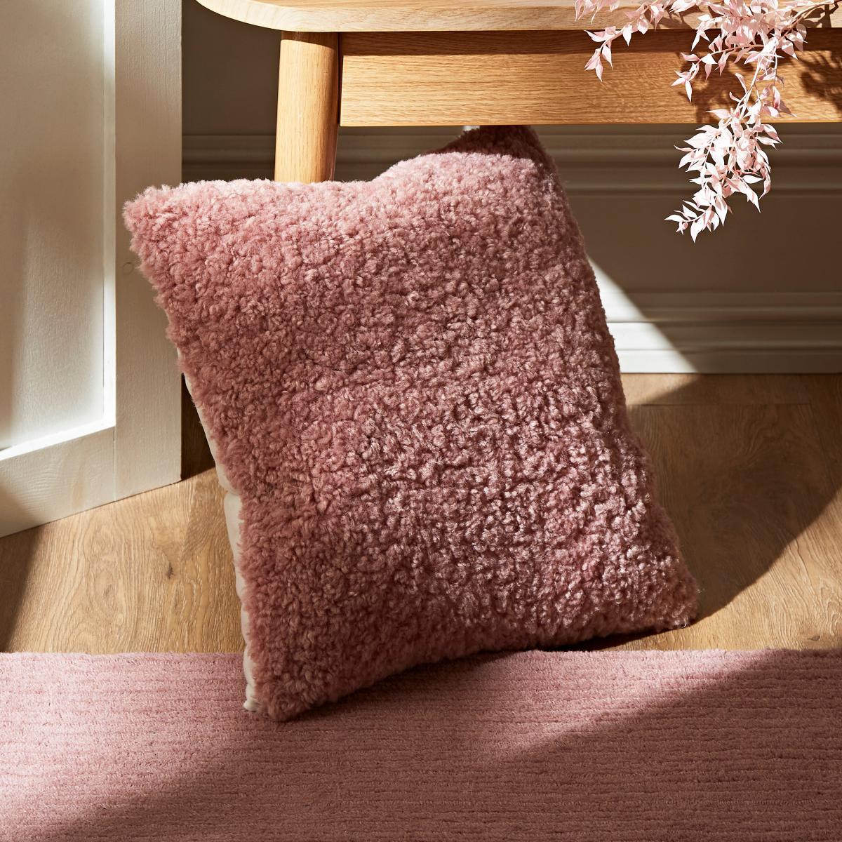 Wool Look Cushion Pink – image 1