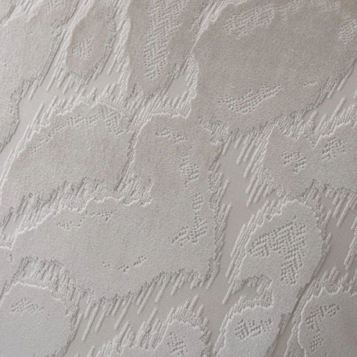 Giovanna Velvet Cushion – image 3