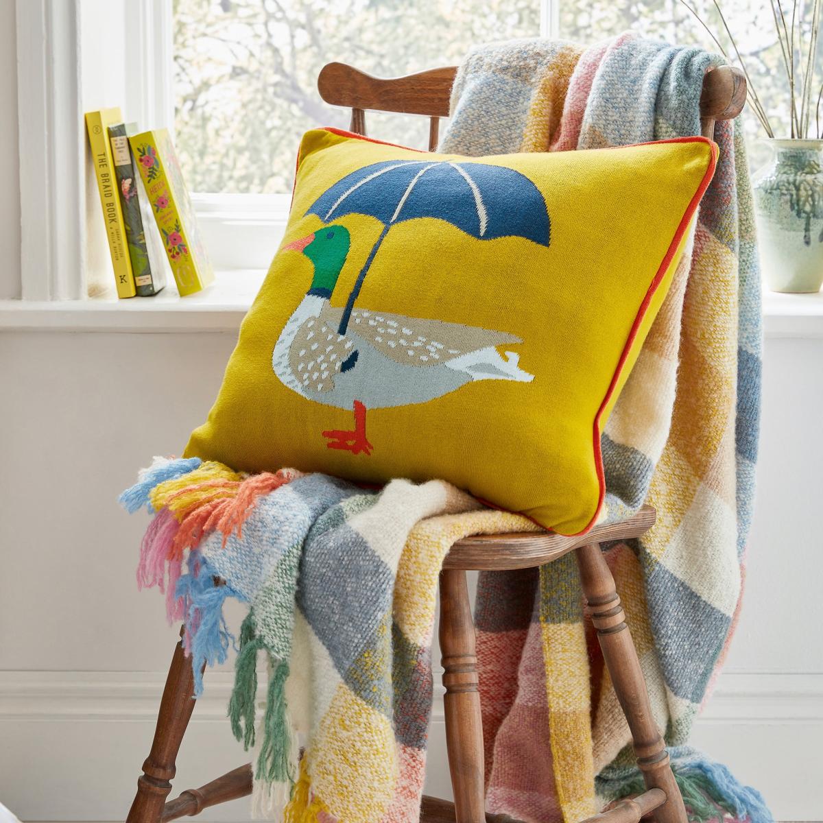 Joules Ducks March Cushion Gold – image 2