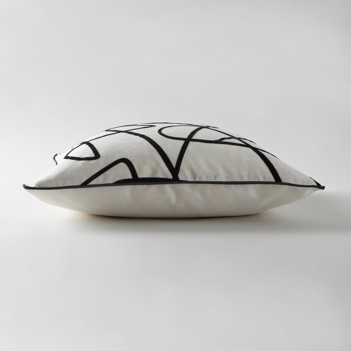 Mono Curves Cushion Ivory – image 4