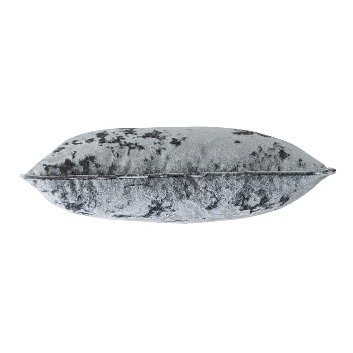 Crushed Velour Cushion Champagne – image 3