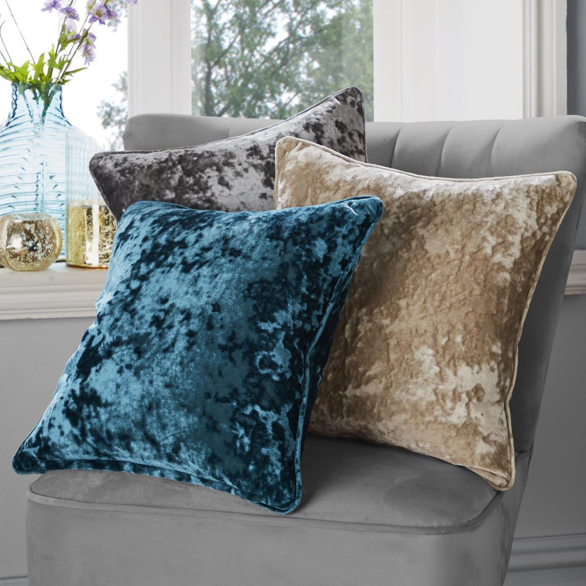 Crushed Velour Cushion Champagne – image 5