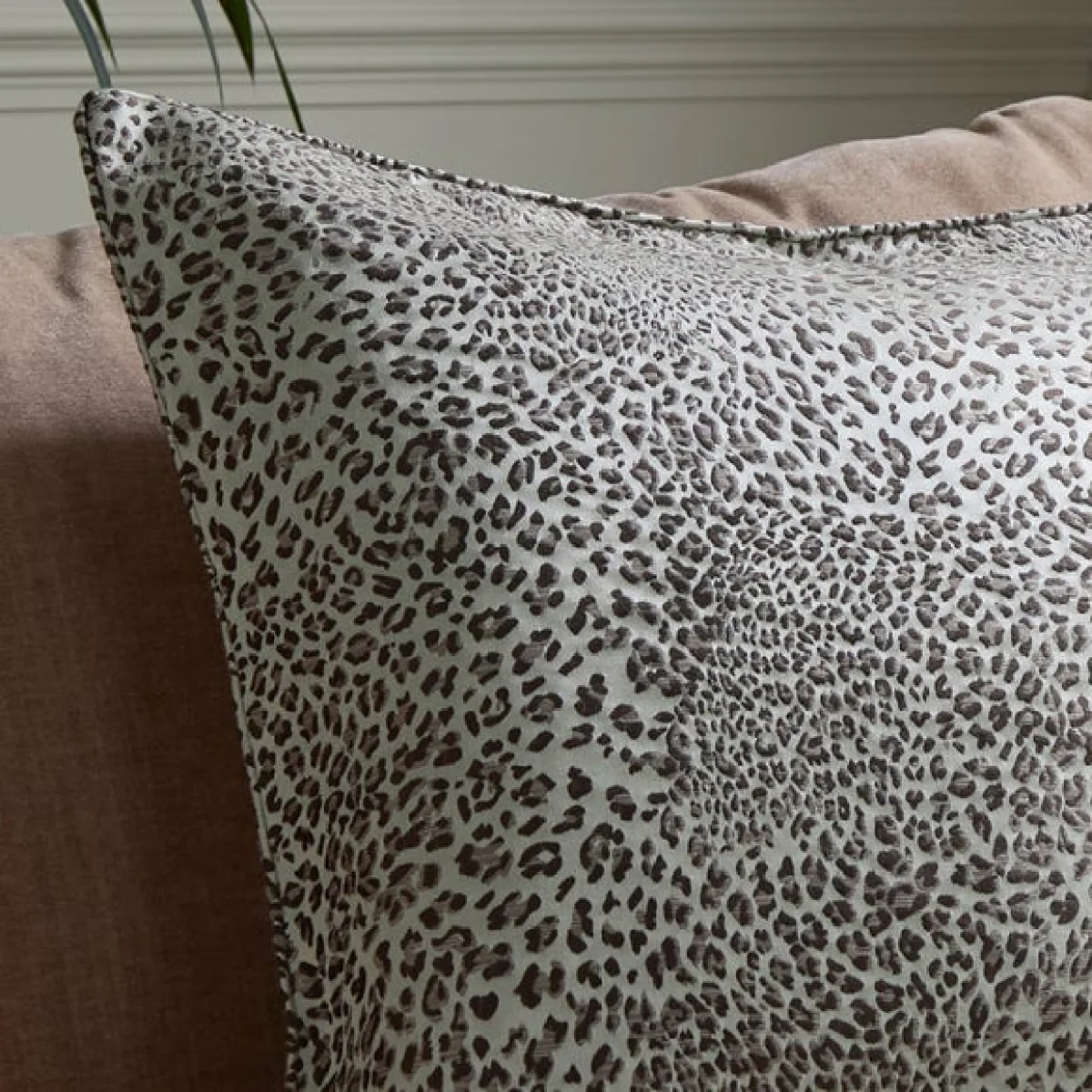 Luxe Leopard Jacquard Square Cushion – image 2