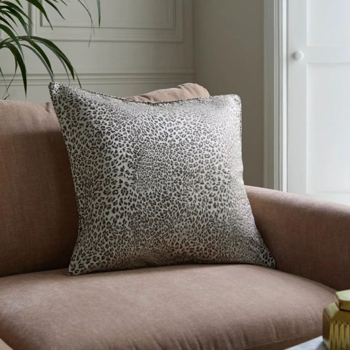 Luxe Leopard Jacquard Square Cushion – image 1