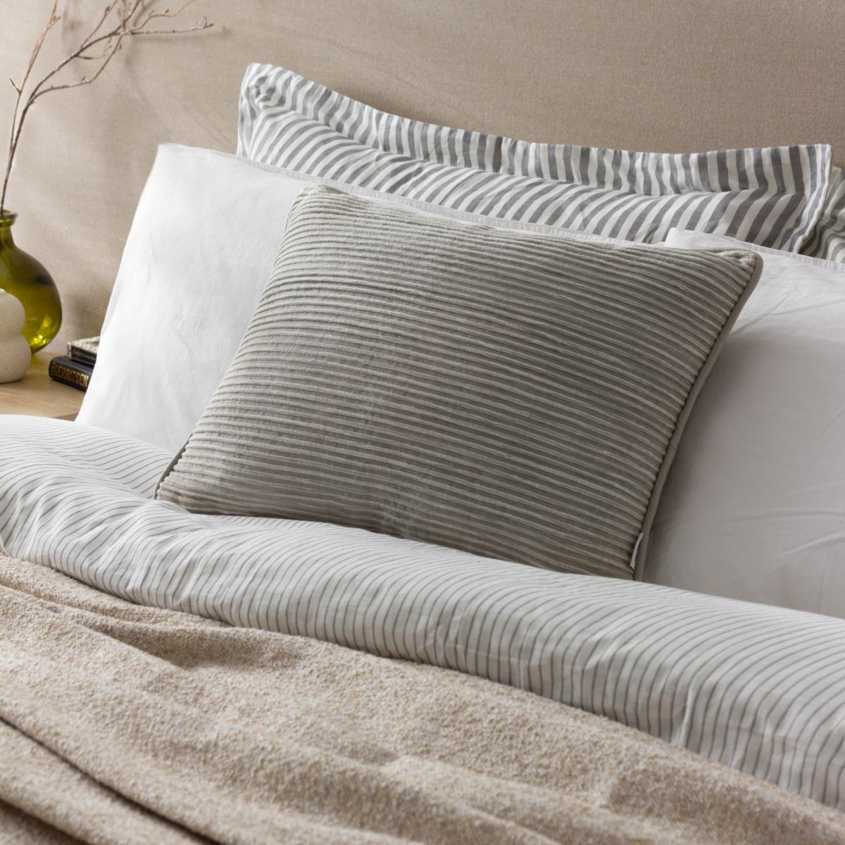 Yard Cove Cotton Rectangle Cushion – image 1