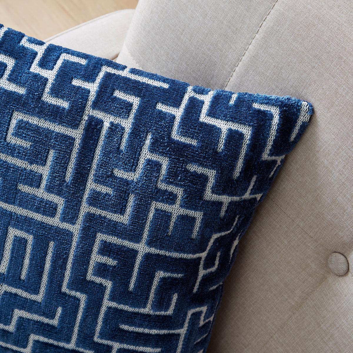 Circular Knit Geo Cushion Luxe Navy – image 2