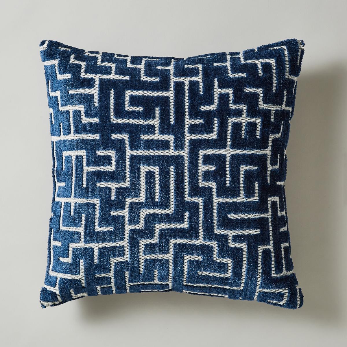 Circular Knit Geo Cushion Luxe Navy – image 3