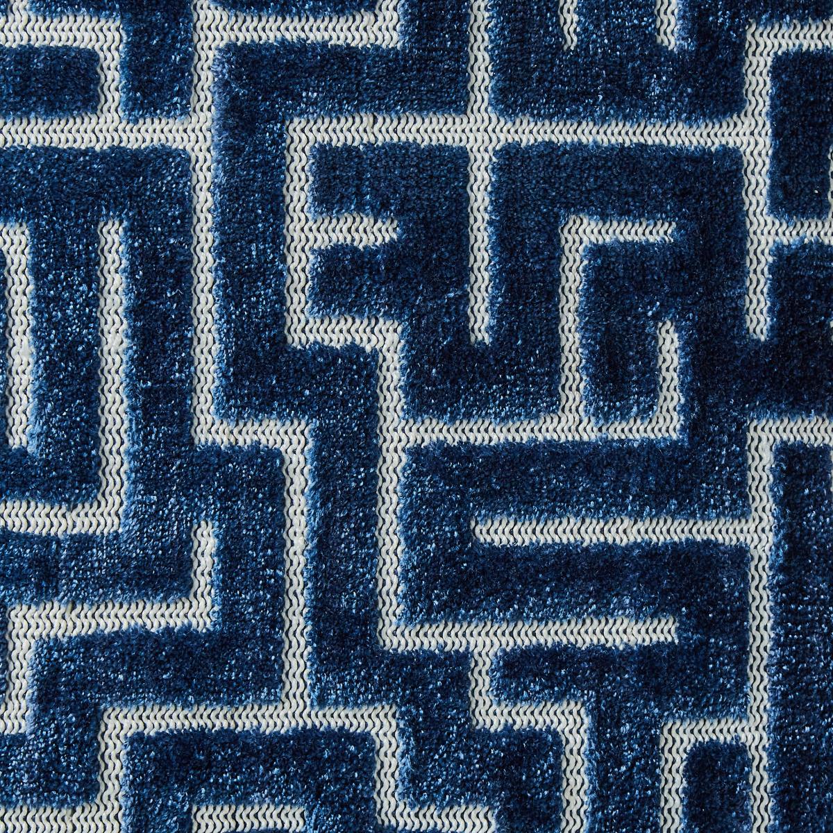 Circular Knit Geo Cushion Luxe Navy – image 5