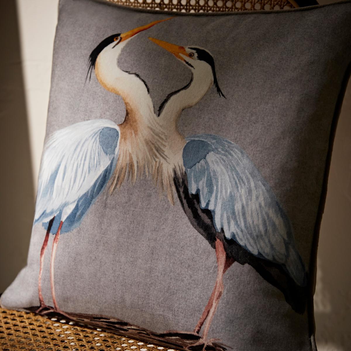 Heron Cushion Navy – image 2