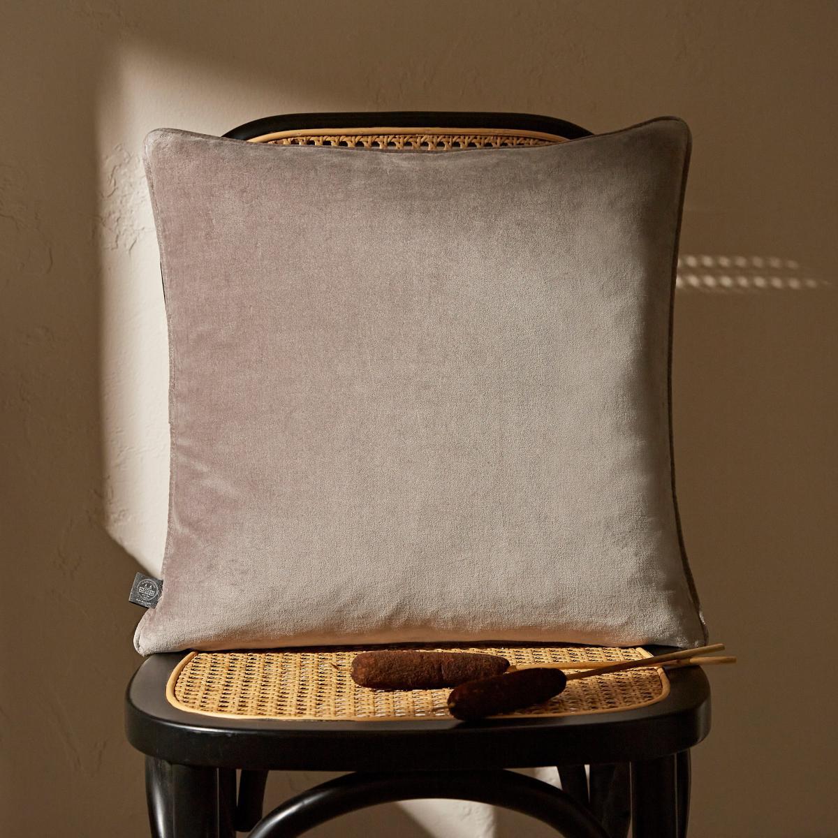 Heron Cushion Navy – image 4