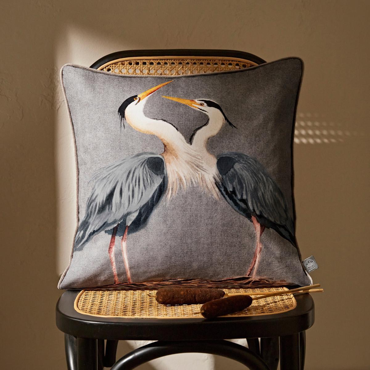 Heron Cushion Navy – image 1