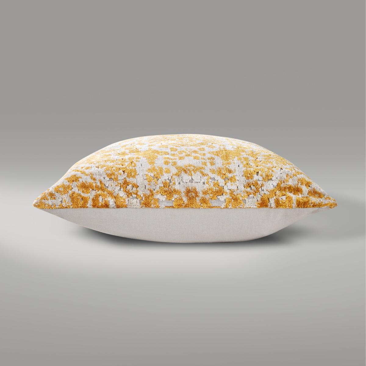 Opulent Velvet Cushion Gold Gold/White – image 3