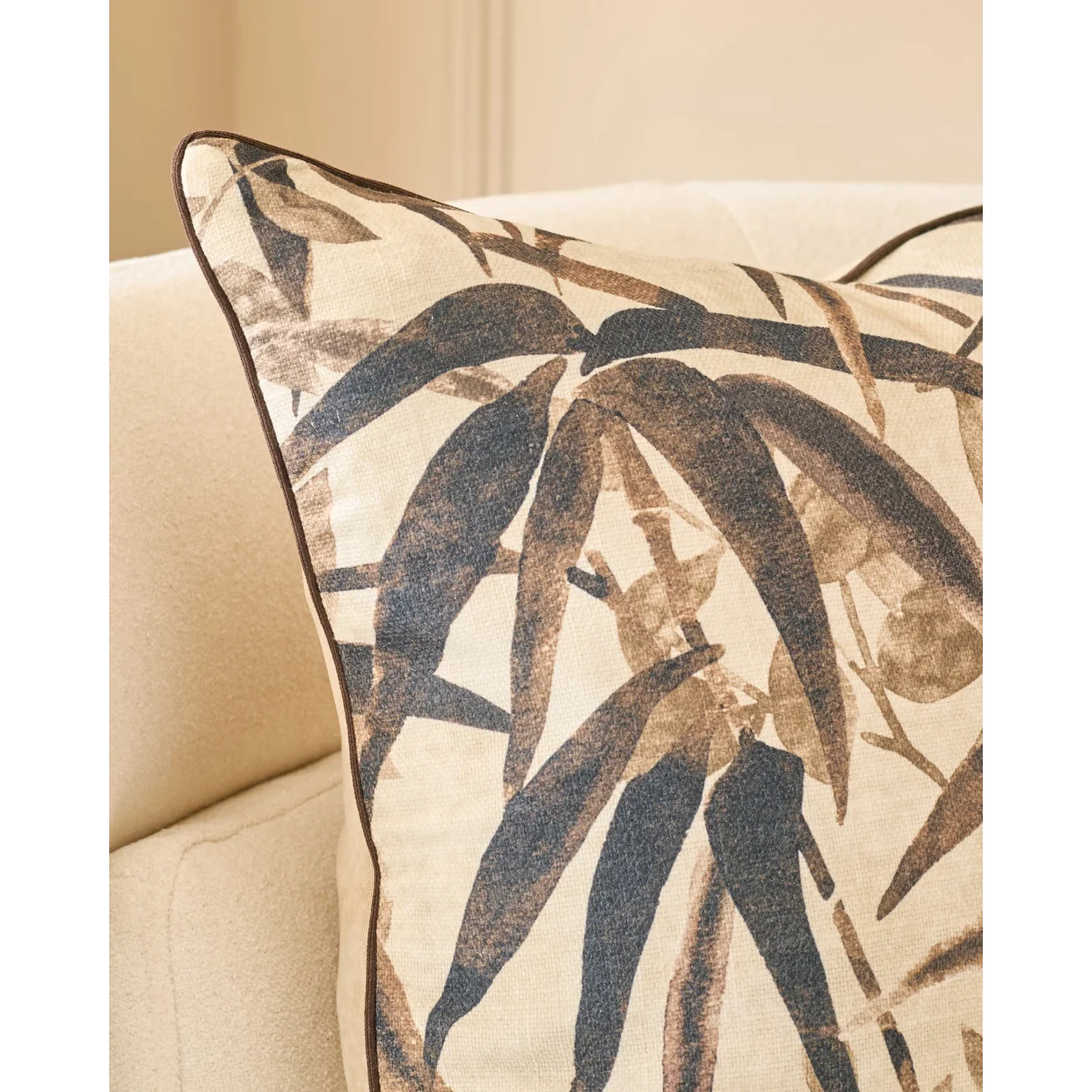 Maderia natural medium cushion – image 4