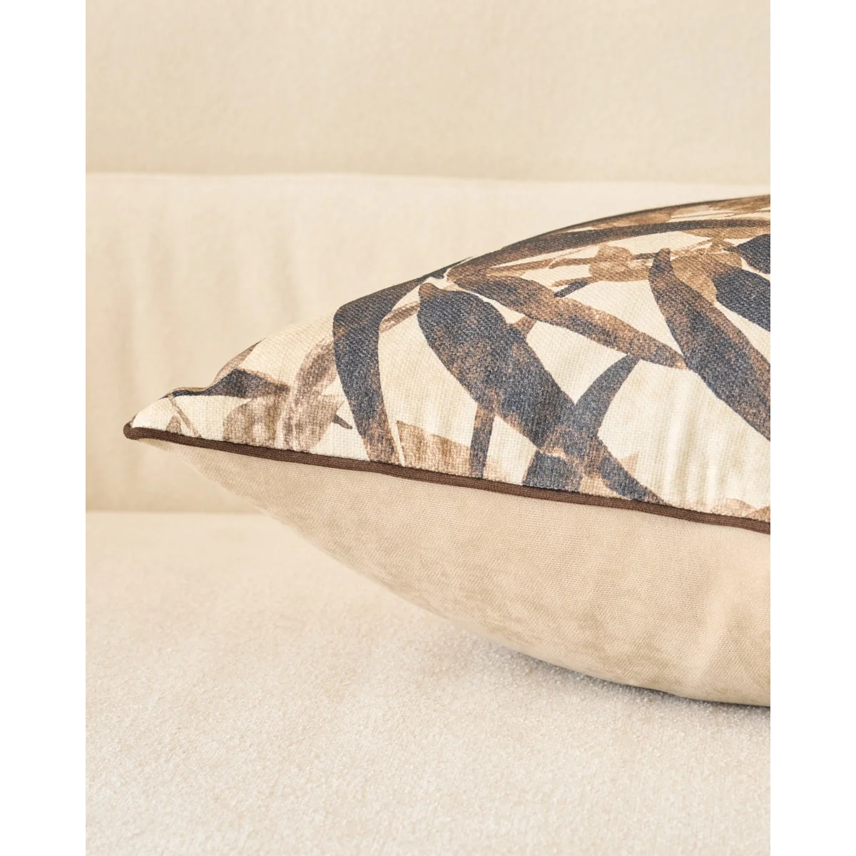 Maderia natural medium cushion – image 5