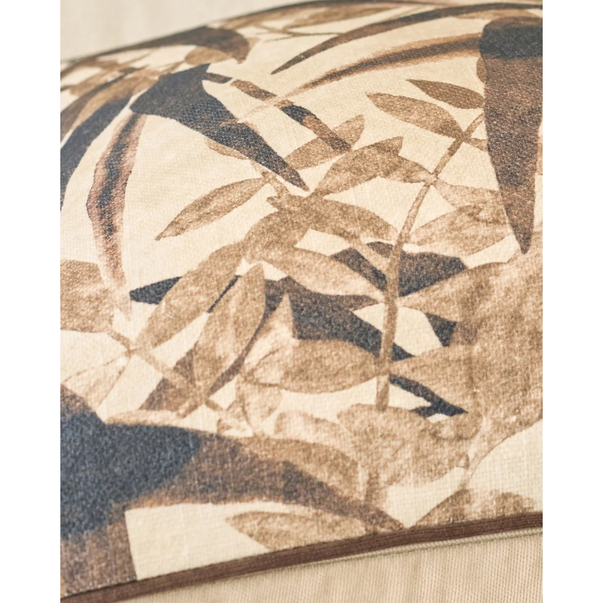 Maderia natural medium cushion – image 6