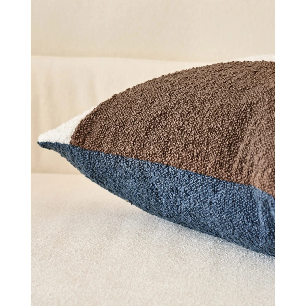 Harmony navy medium cushion – image 4