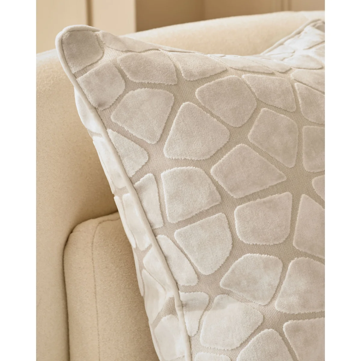 Cassidy ivory medium cushion – image 3