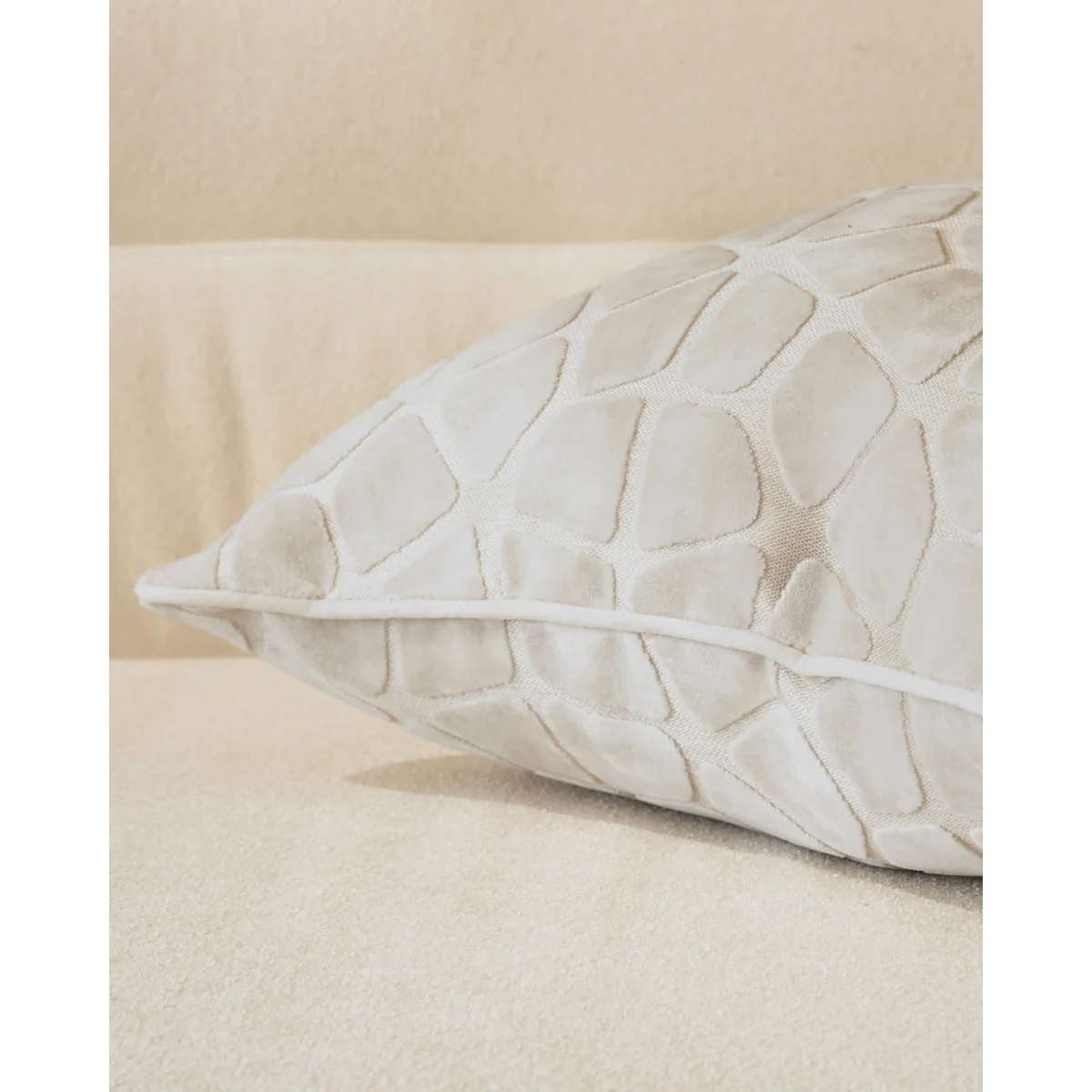 Cassidy ivory medium cushion – image 4