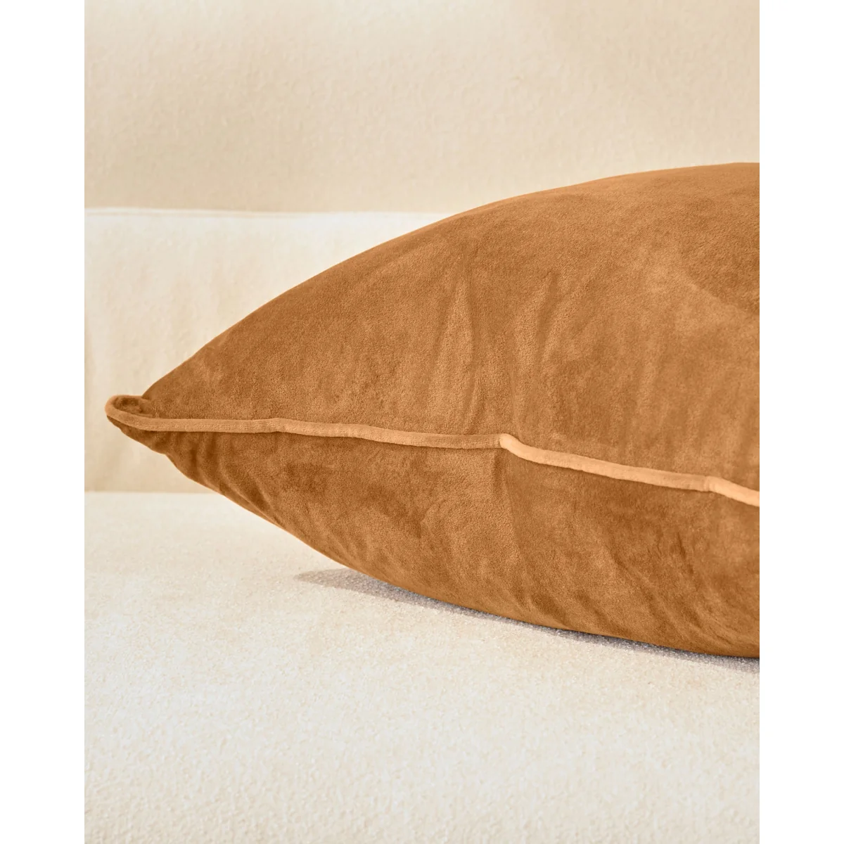 Luca caramel large cushion – image 4