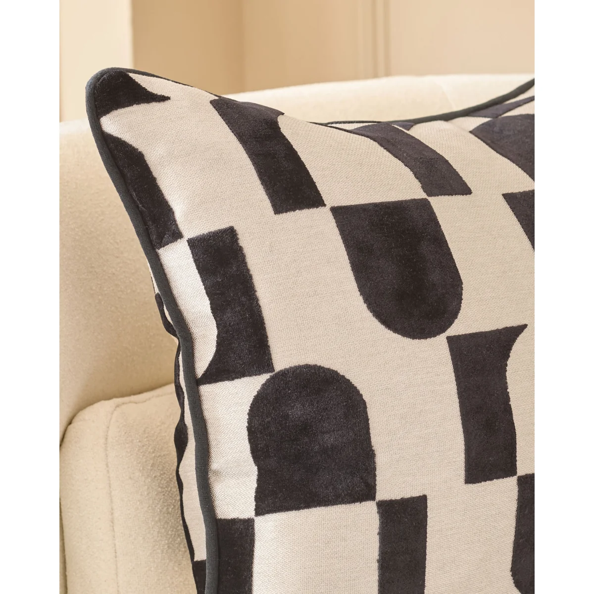 Bridget black medium cushion – image 4