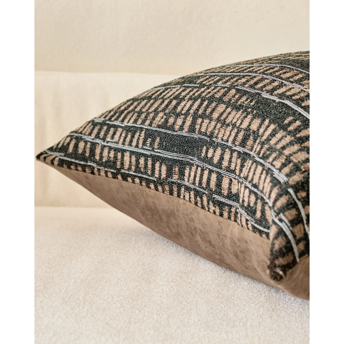 Rania black large cushion – image 5