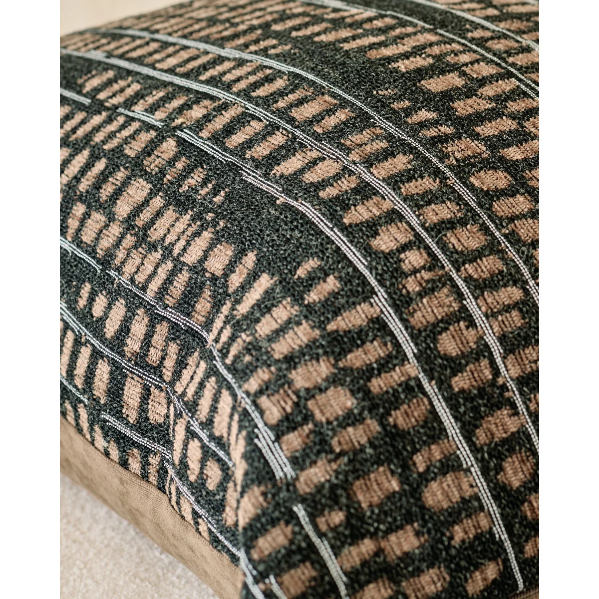 Rania black large cushion – image 6