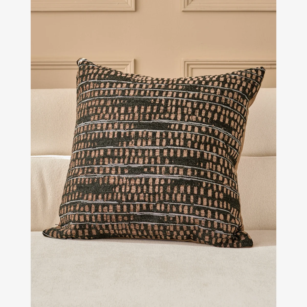 Rania black large cushion – image 1