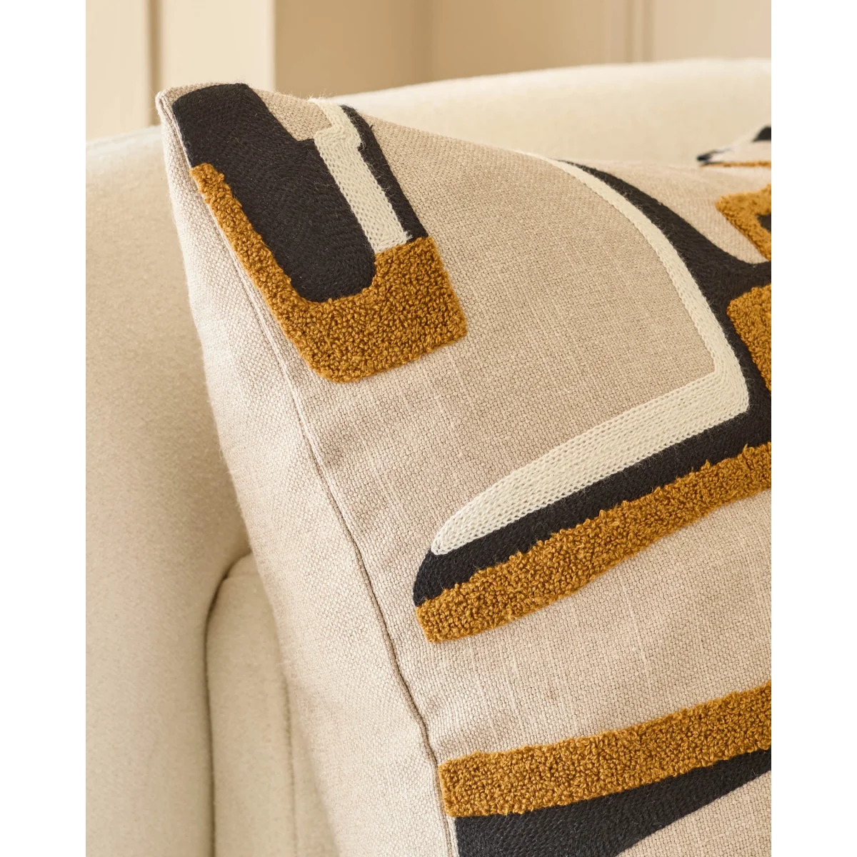Camille natural medium cushion – image 4