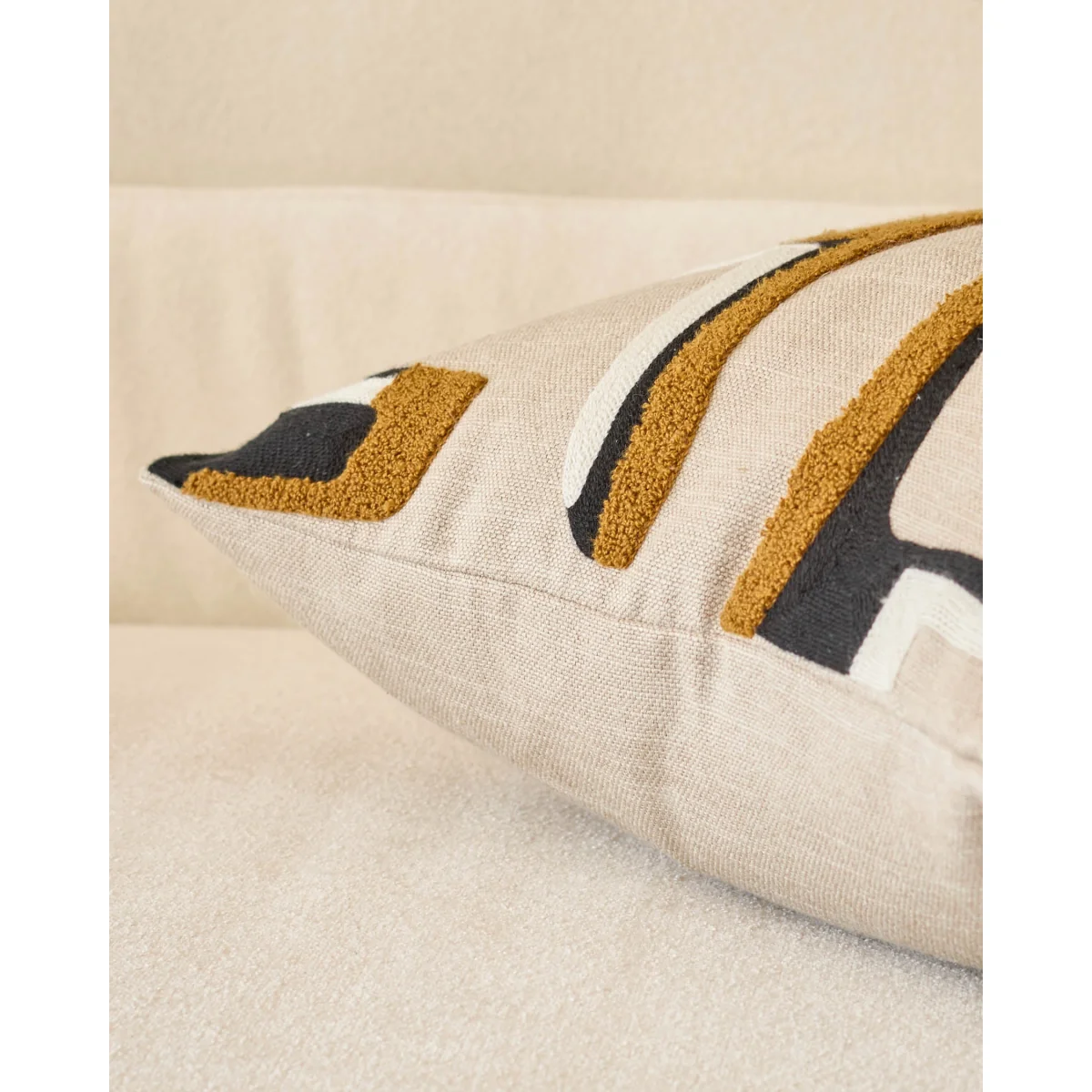 Camille natural medium cushion – image 5
