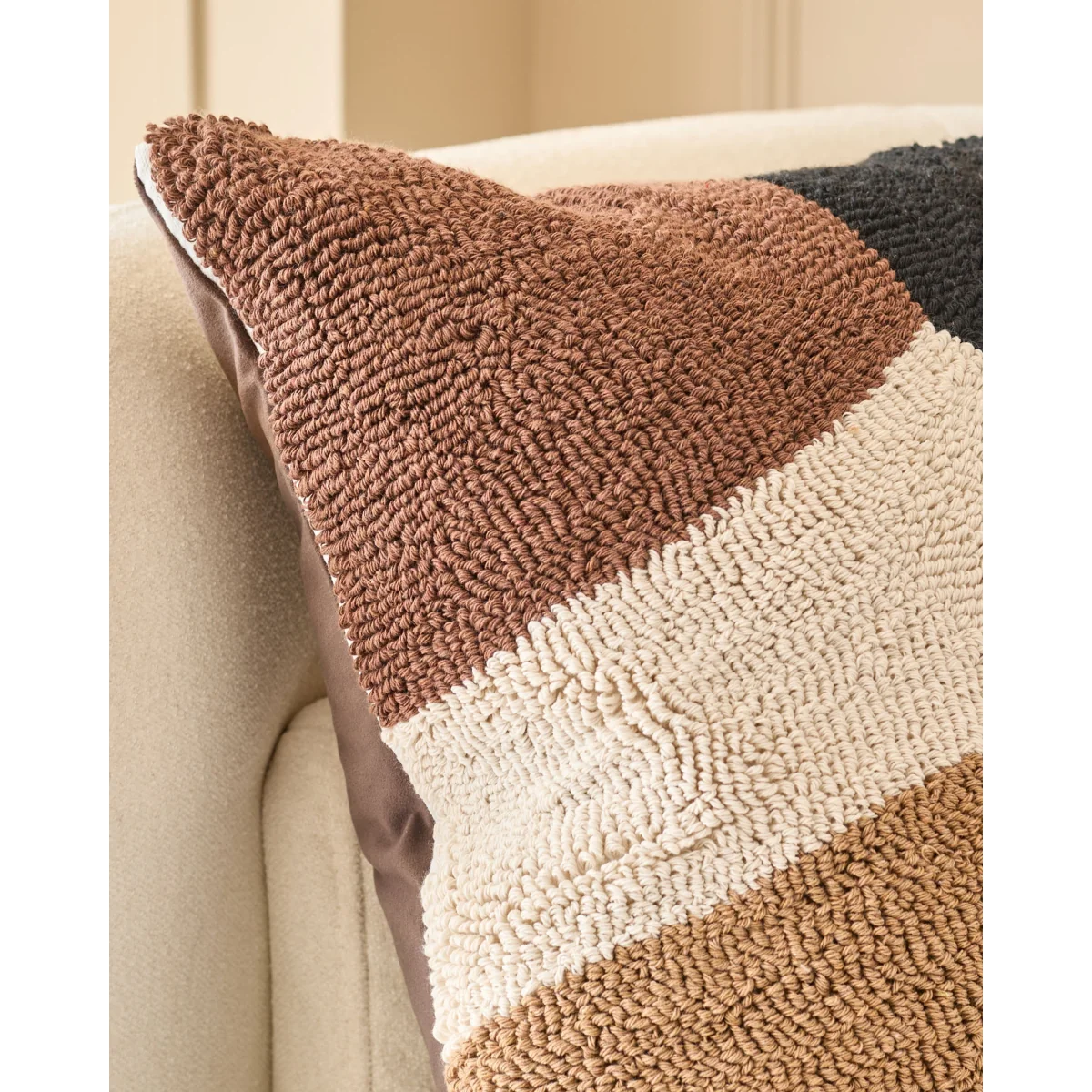 Lennon natural medium cushion – image 4