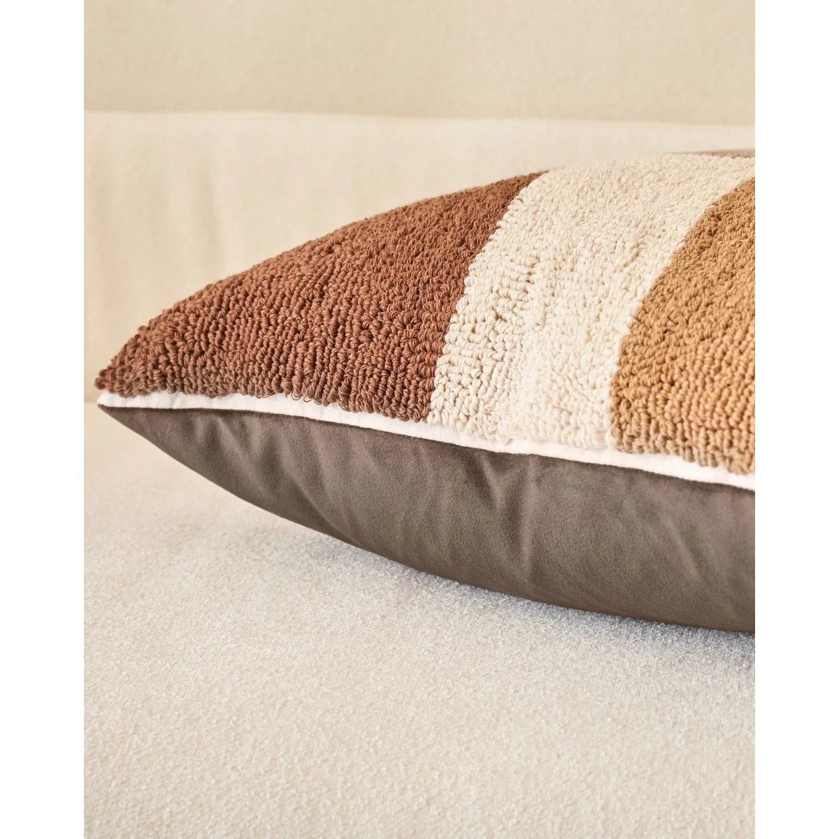 Lennon natural medium cushion – image 5