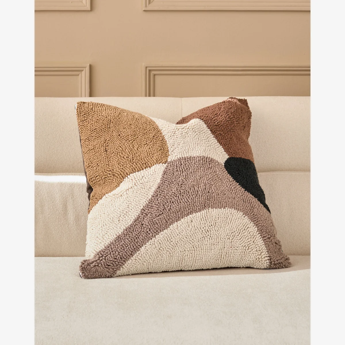 Lennon natural medium cushion – image 1