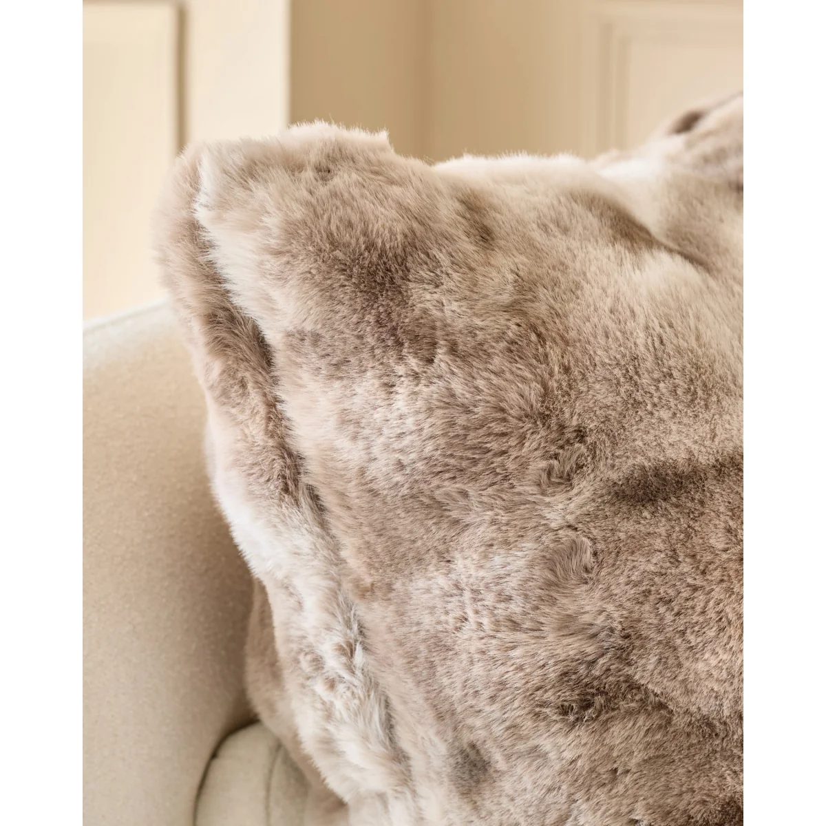 Nova natural large cushion – image 3