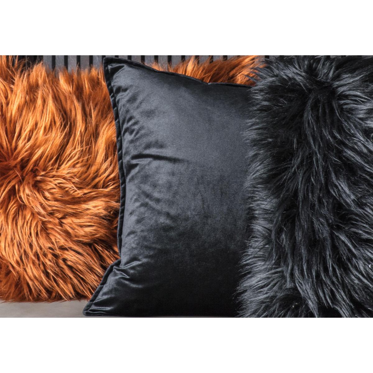 Meto Velvet Oxford Cushion – image 2