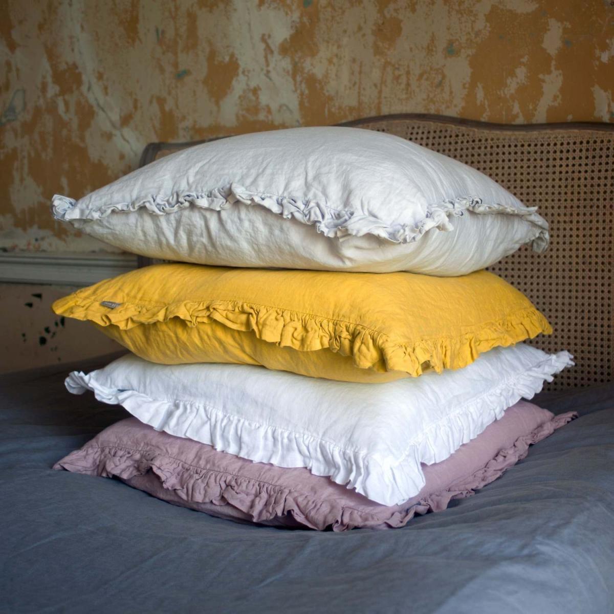 Porto Blush Linen Cushion – image 1