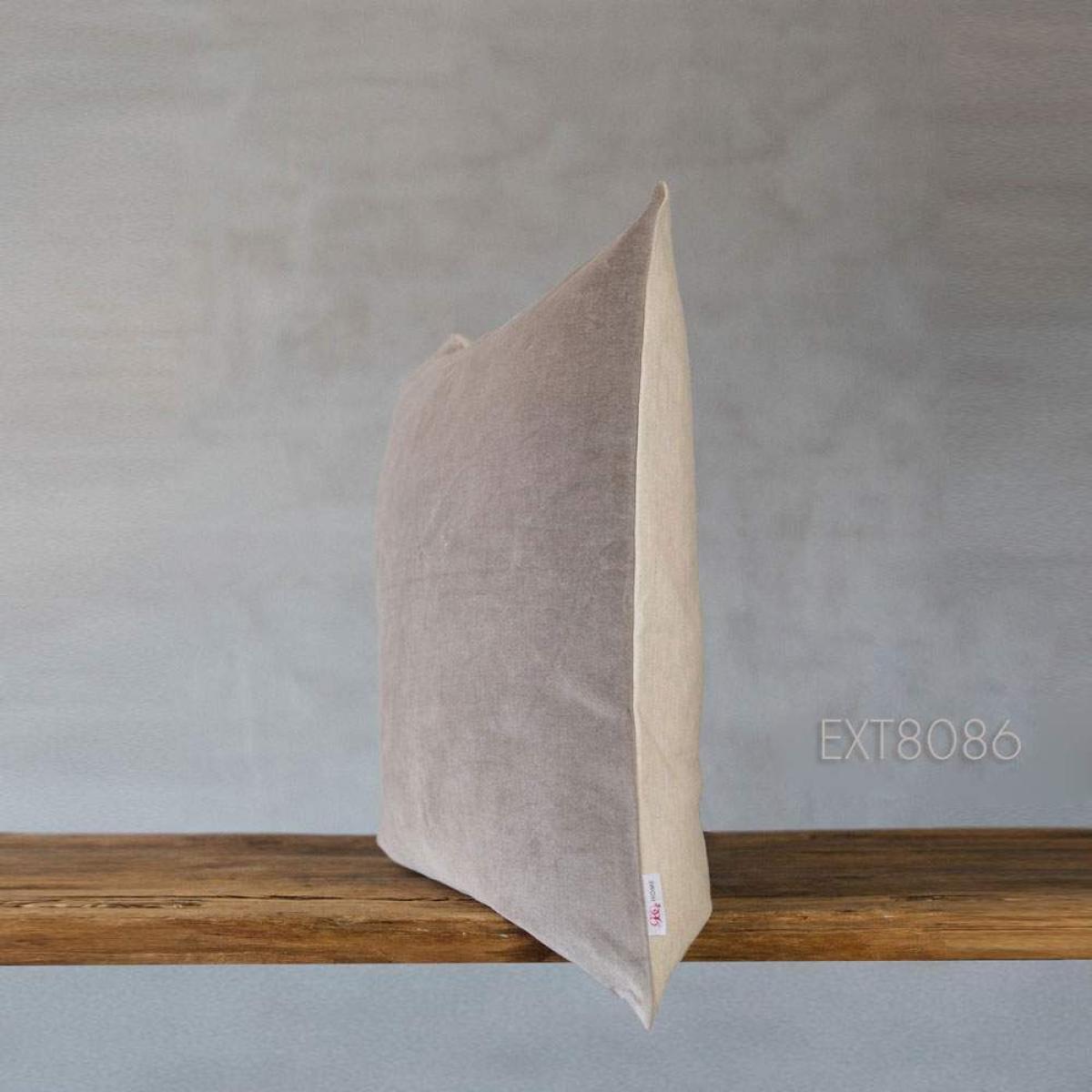 Seal Velvet Square Cushion – image 12