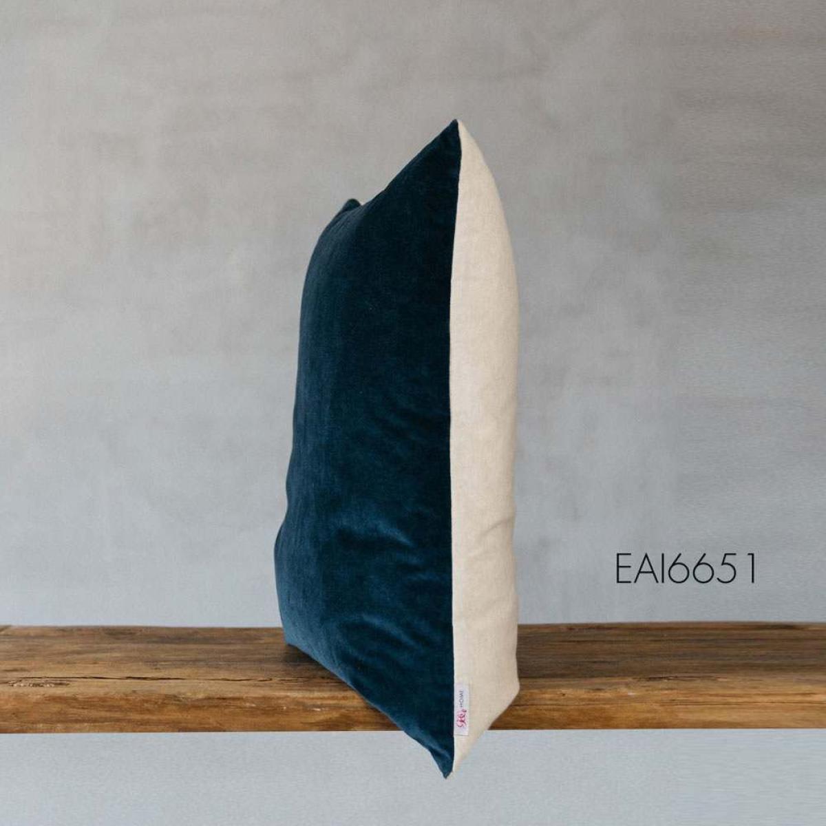 Seal Velvet Square Cushion – image 3