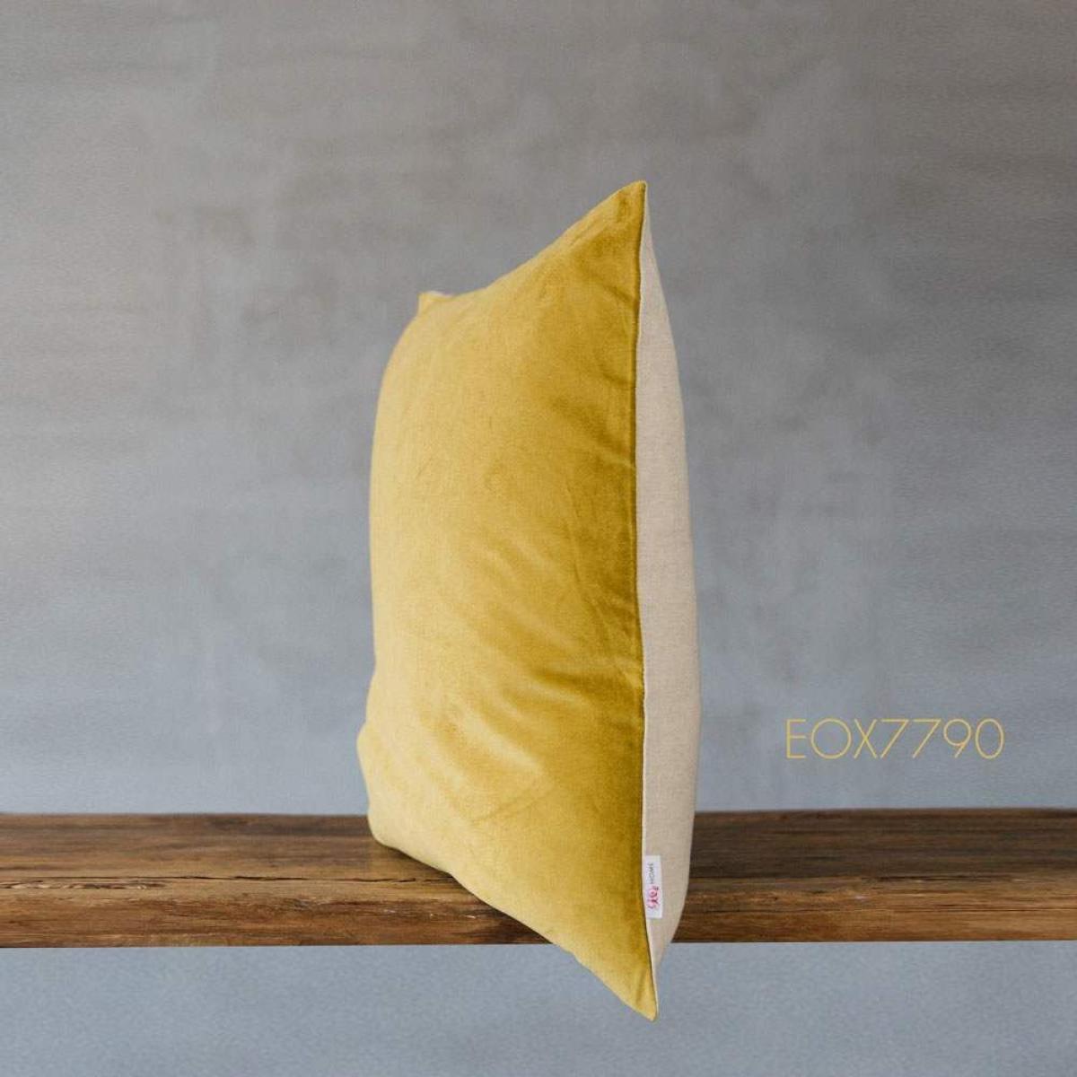 Seal Velvet Square Cushion – image 4